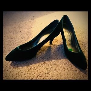 Vintage Velour Dark Green Pumps